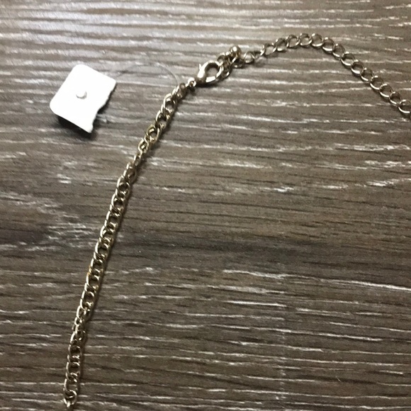 SOLD. Emerald Green Chunky Necklace - Picture 3 of 4